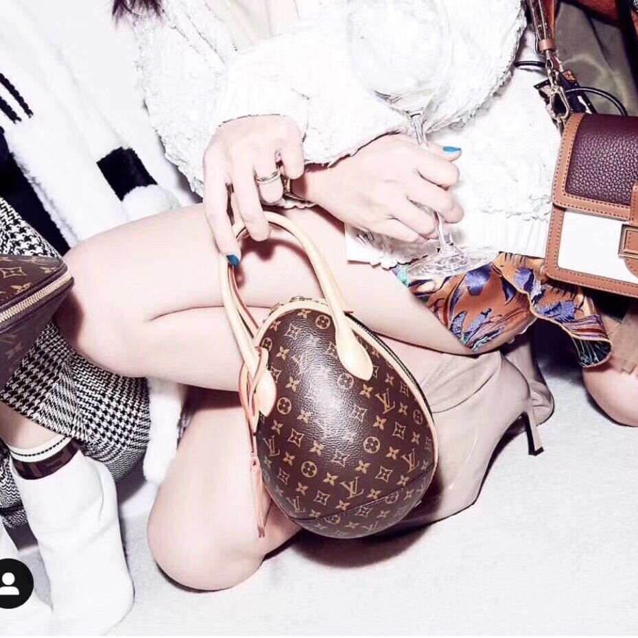 ルイヴィトン エッグバッグ スーパーコピー EGG 卵型 ミニチェーンストラップ付 M44587